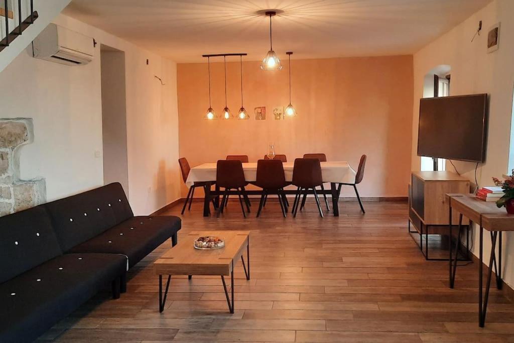 Vilanija Holiday Home For 8 People, Pool + Sea View מראה חיצוני תמונה